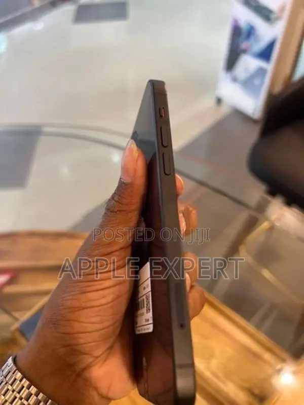 Apple iPhone 12 (Used)