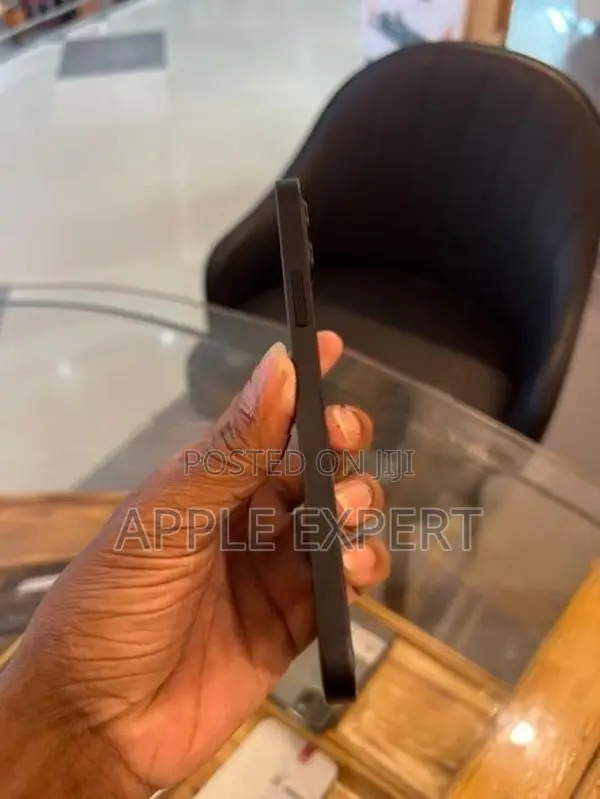 Apple iPhone 12 (Used)