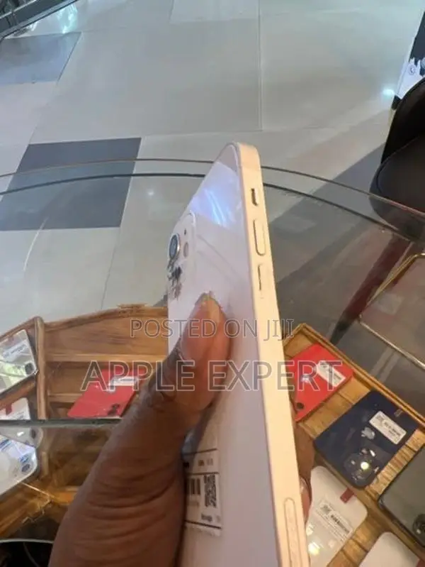 Apple iPhone 12 (Used)