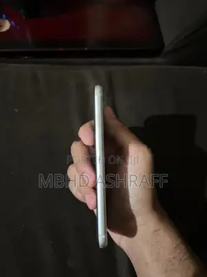 Apple iPhone SE 3 Starlight (Used)