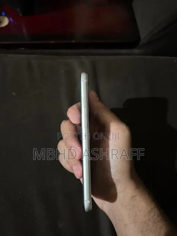 Apple iPhone SE 3 Starlight (Used)