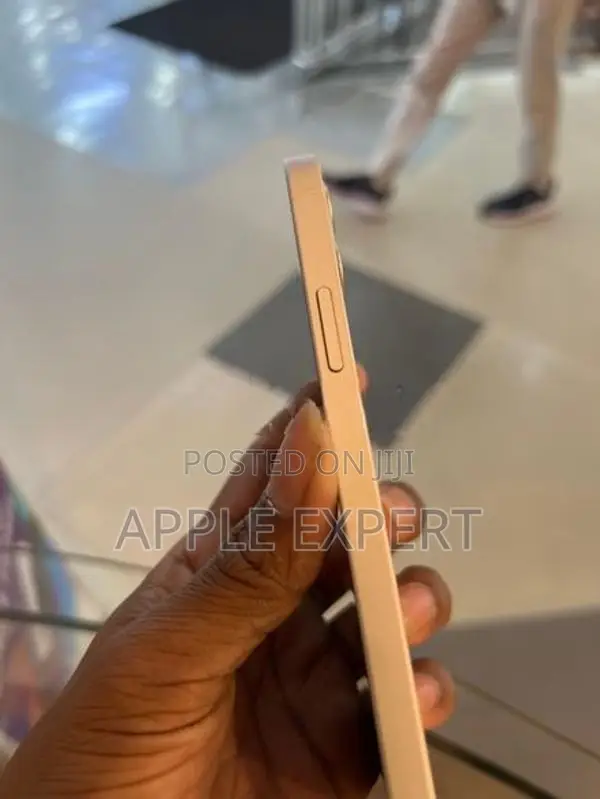 Apple iPhone 12 (Used)