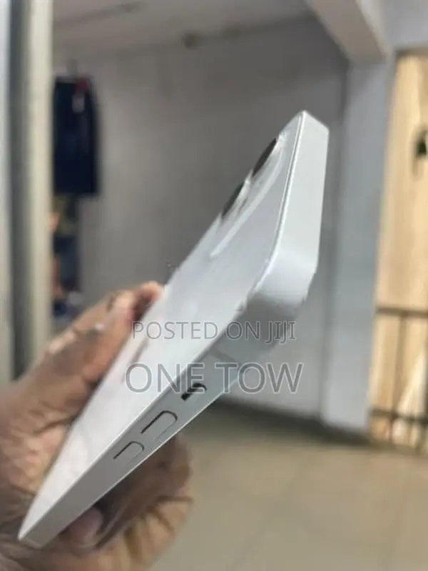 Apple iPhone 12 (Used)