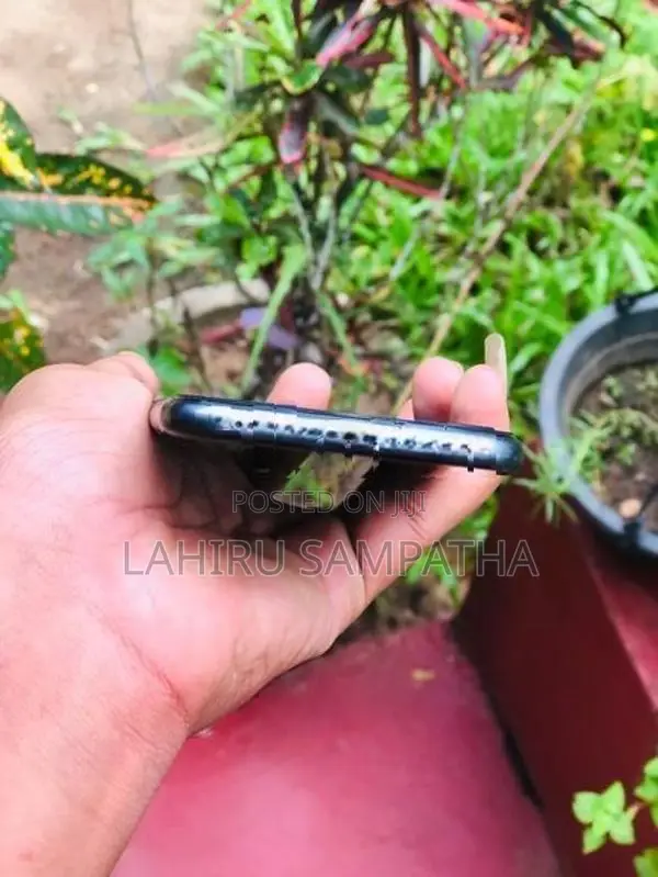 Apple iPhone 8 (Used)