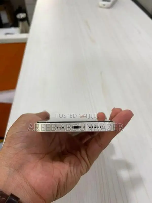 Apple iPhone 13 (Used)