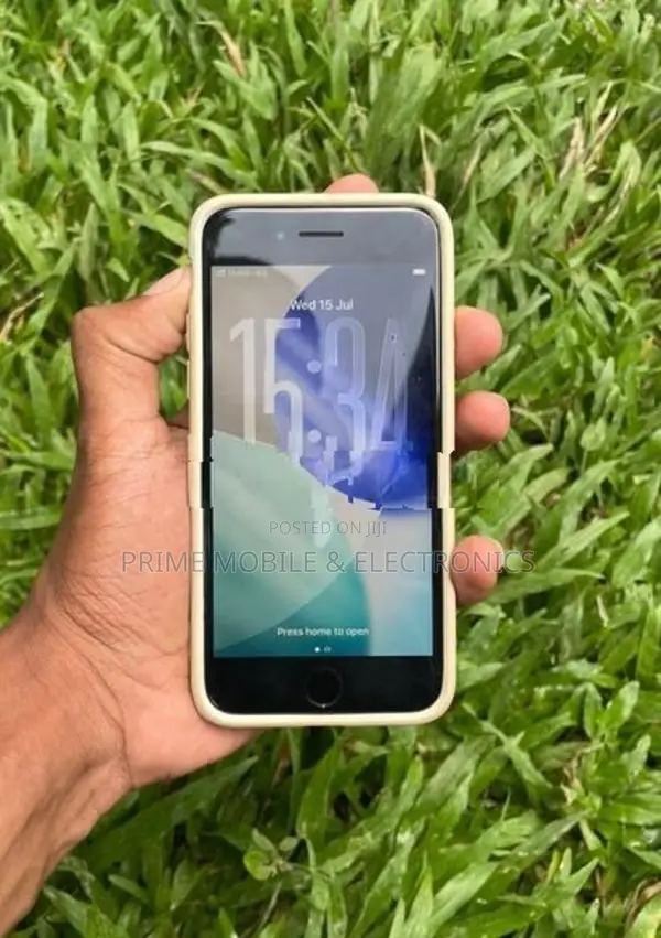 Apple iPhone SE 2 64GB (Used)