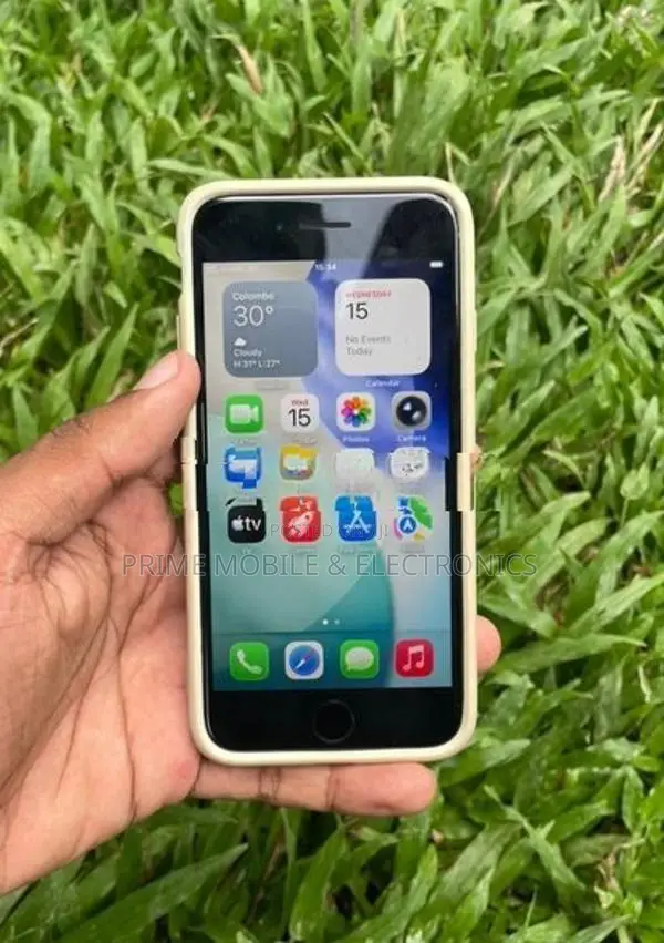 Apple iPhone SE 2 64GB (Used)