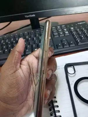 Apple iPhone XS (Used)