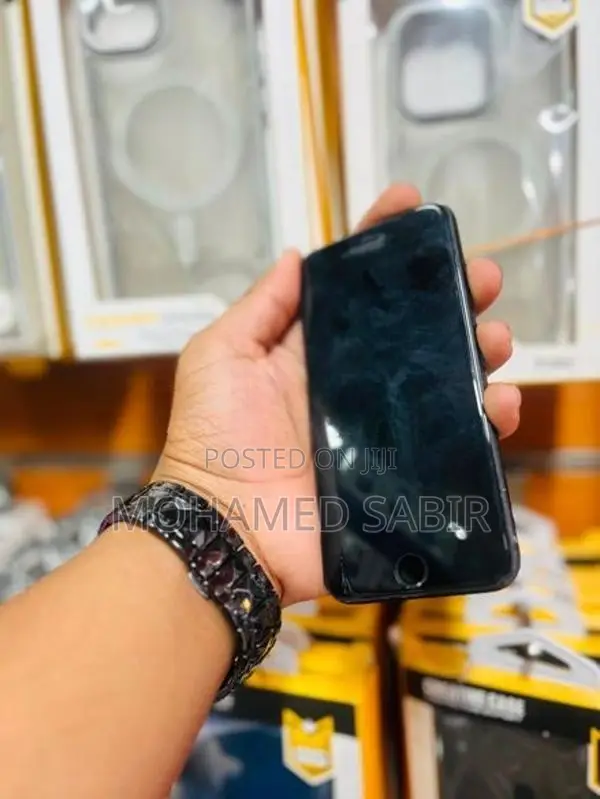 Apple iPhone 7 (Used)