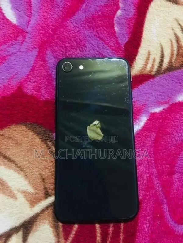 Apple iPhone SE 2 (Used)