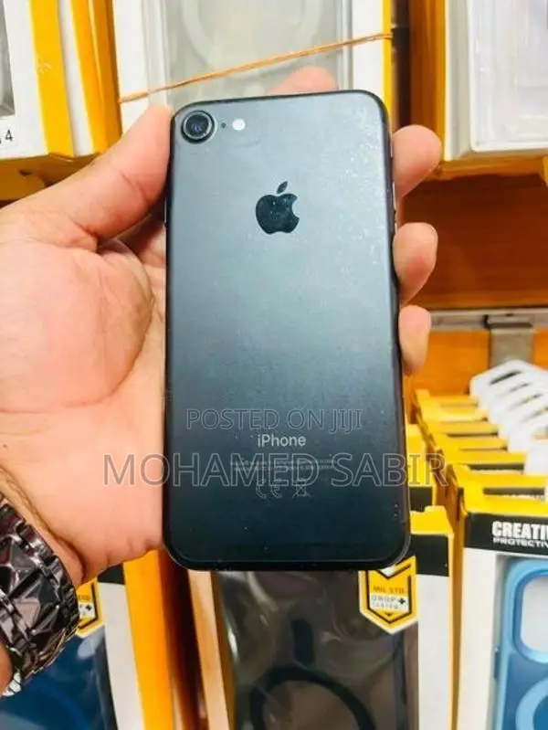 Apple iPhone 7 (Used)