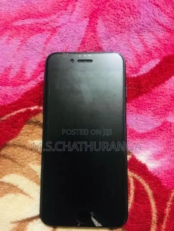 Apple iPhone SE 2 (Used)