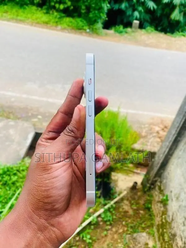 Apple iPhone 13 (Used)