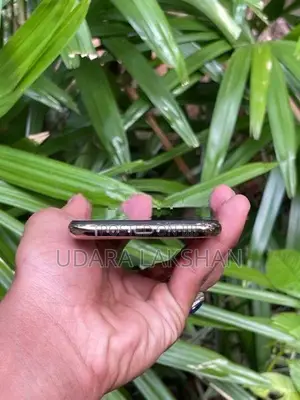 Apple iPhone XS (Used)