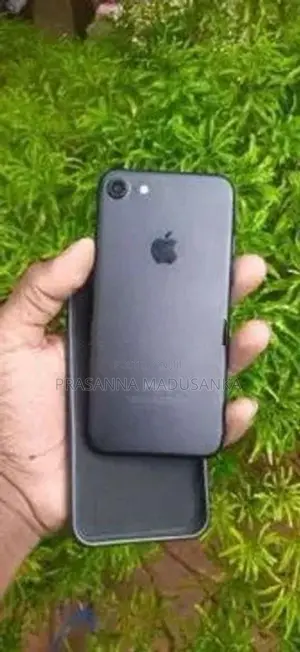 Apple iPhone 7 (Used)