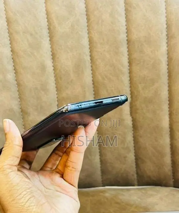 Samsung Galaxy S20FE 128GB (Used)