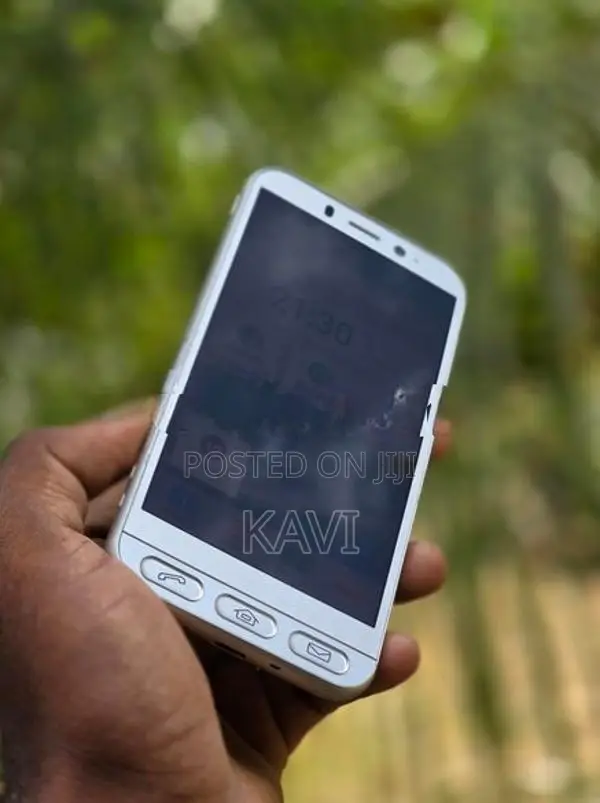 Sharp 32GB 4GB (Used)