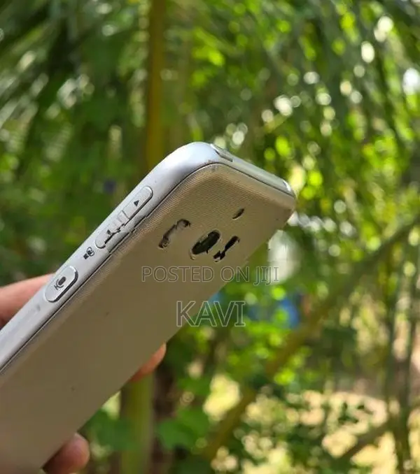 Sharp 32GB 4GB (Used)