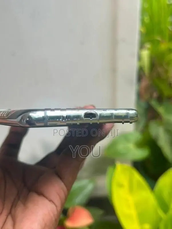 Samsung Galaxy S20FE 5G 8GB 256GB (Used)