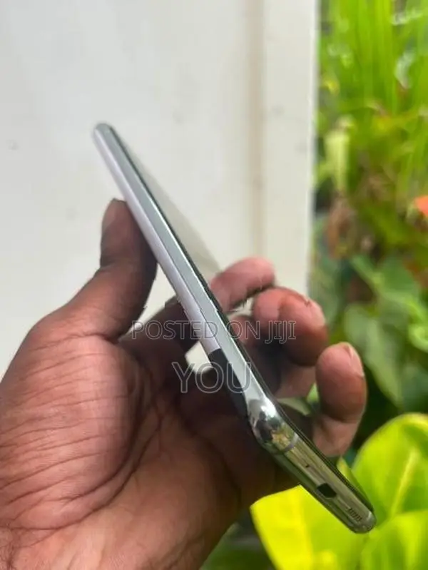 Samsung Galaxy S20FE 5G 8GB 256GB (Used)