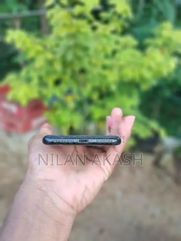 Apple iPhone SE 2 (Used)