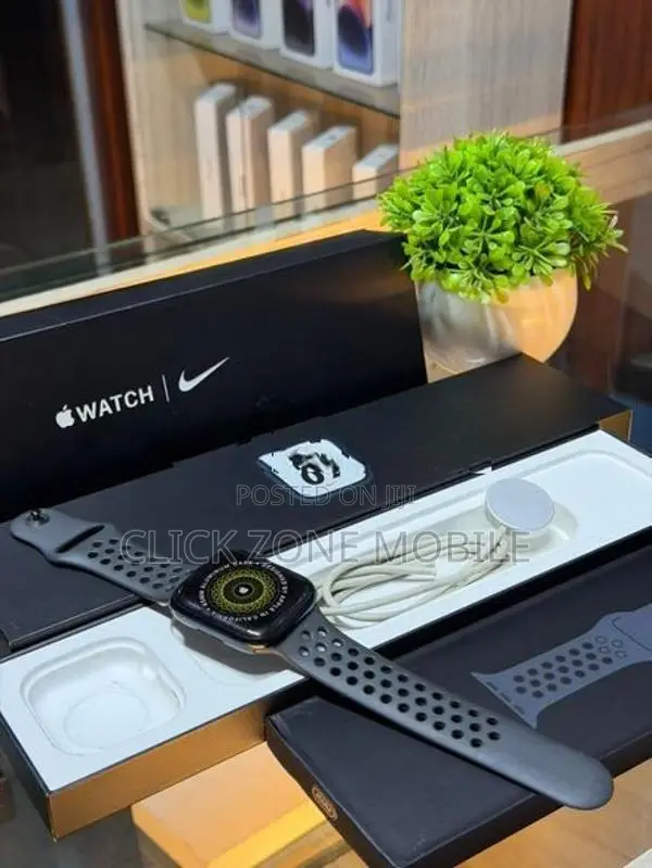 Apple Watch Series 7 45MM Nike Edition