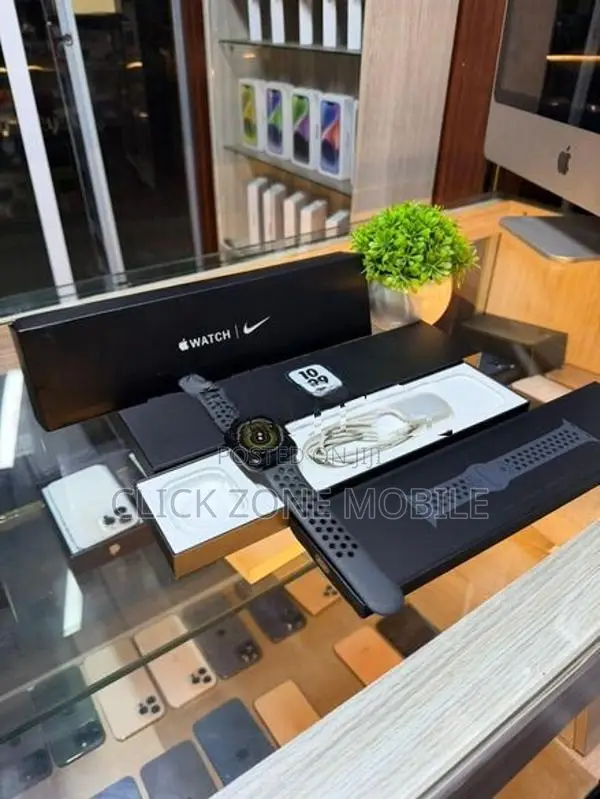 Apple Watch Series 7 45MM Nike Edition