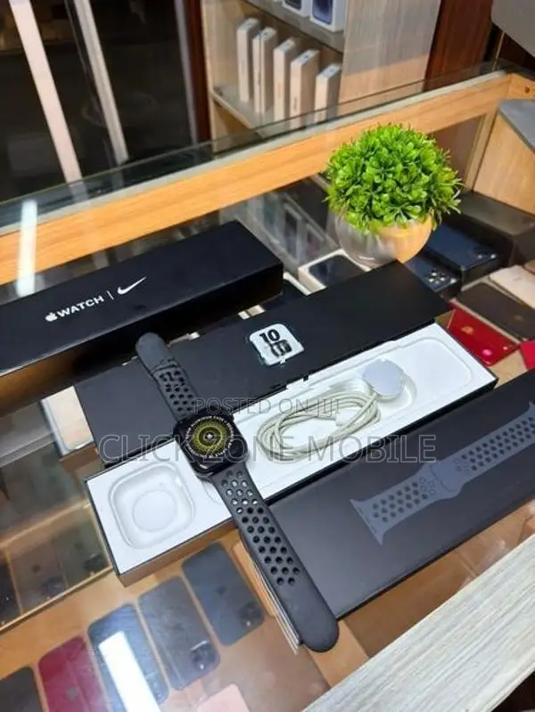 Apple Watch Series 7 45MM Nike Edition