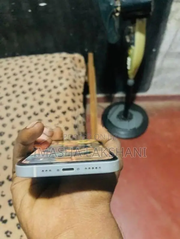 Apple iPhone 12 (Used)