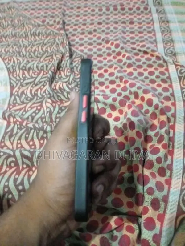 Apple iPhone 16 (Used)
