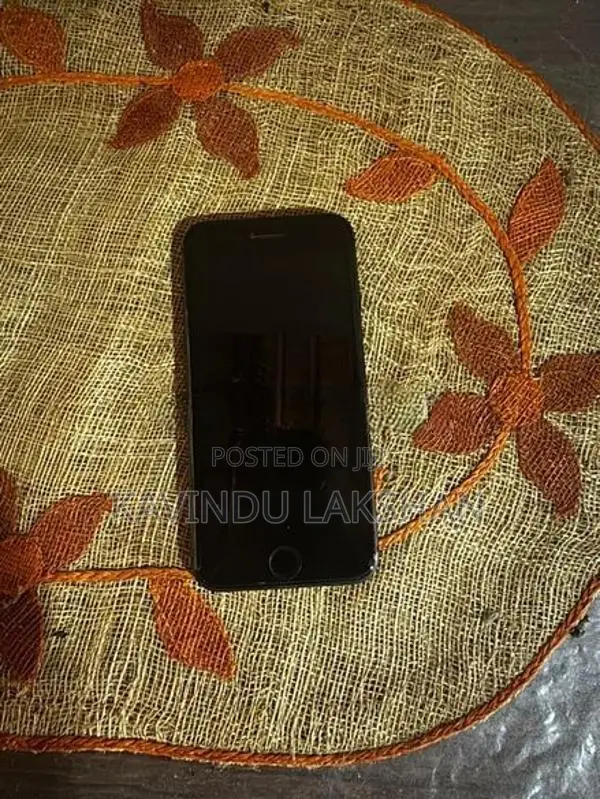 Apple iPhone 8 (Used)