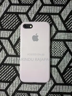 Apple iPhone SE 2 (Used)
