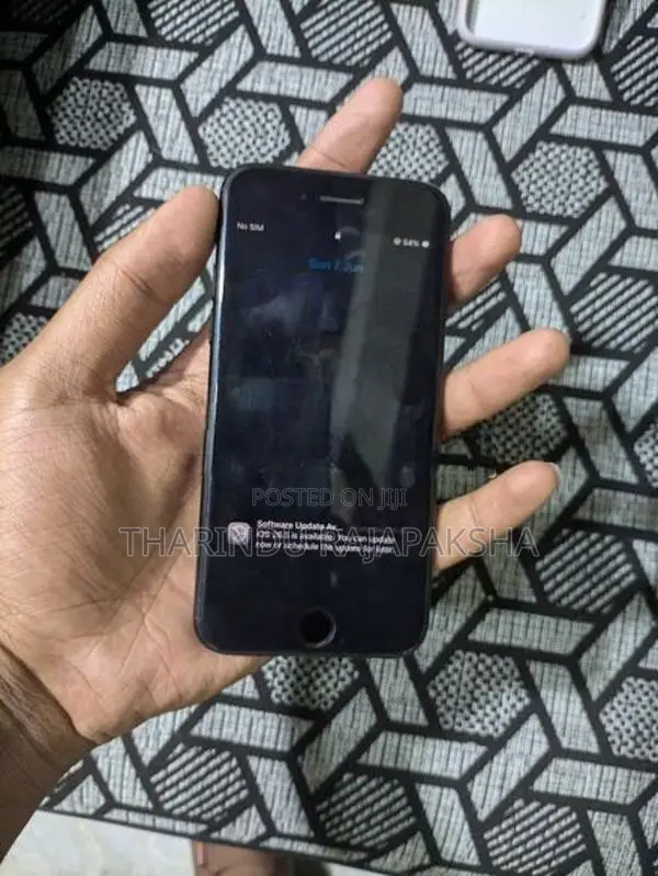 Apple iPhone SE 2 (Used)