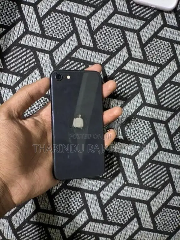Apple iPhone SE 2 (Used)
