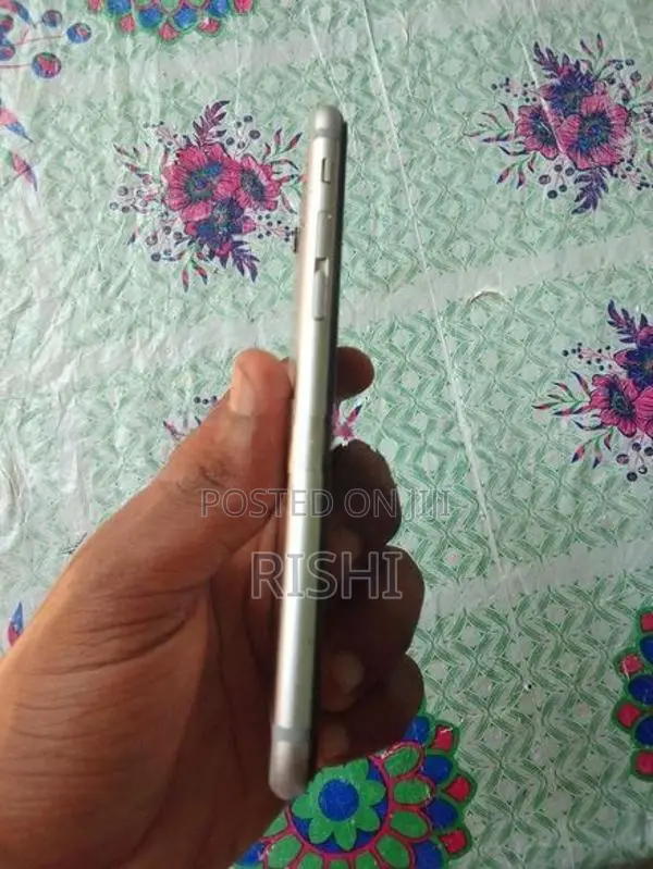 Apple iPhone 6S (Used)
