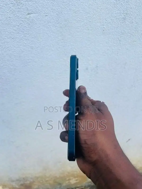 Apple iPhone 13 (Used)