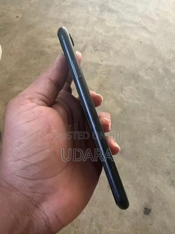 Apple iPhone XR (Used)