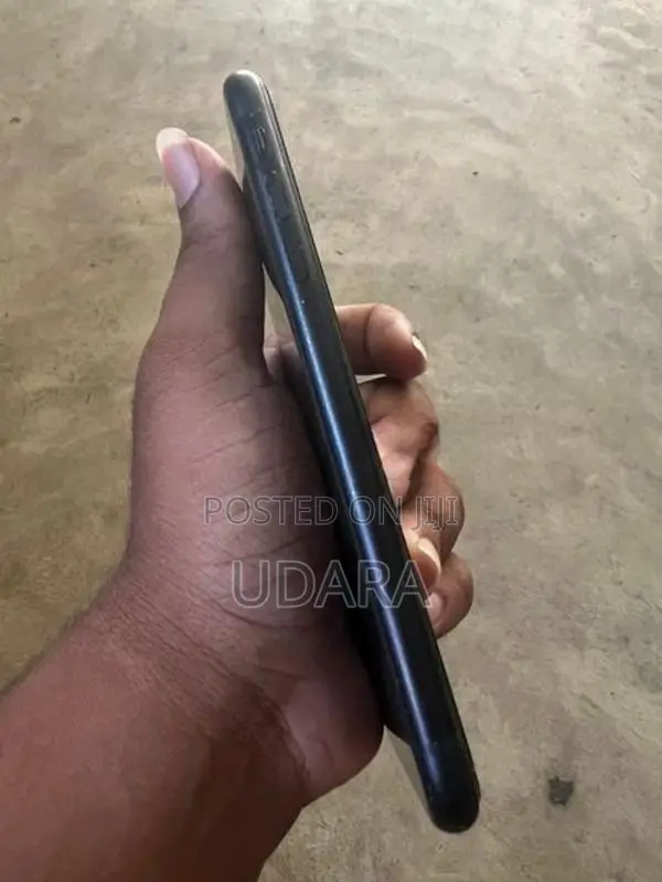 Apple iPhone XR (Used)