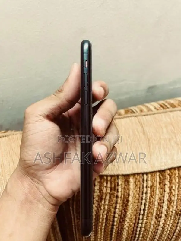 Apple iPhone XR (Used)