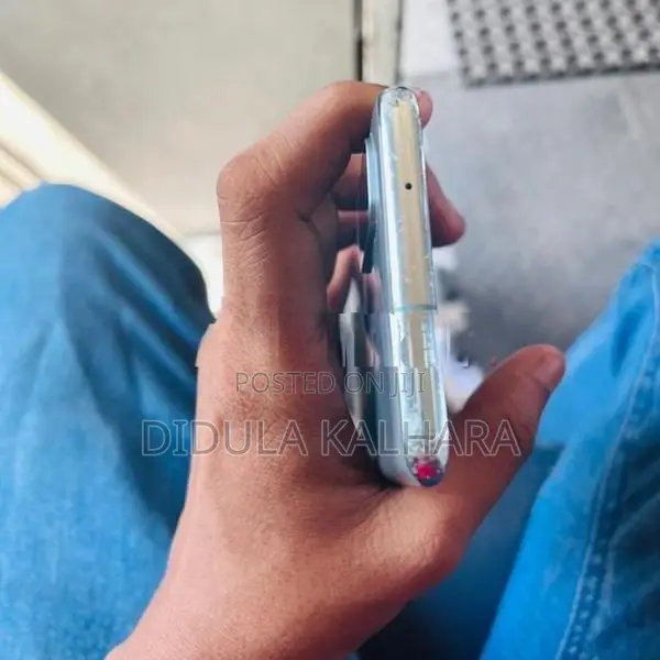 Samsung Galaxy S20 (Used)