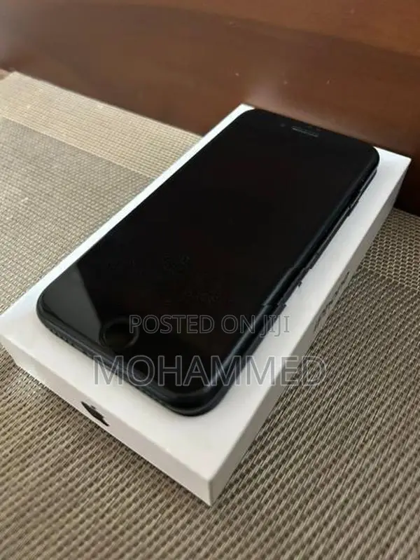 Apple iPhone SE 3 (Used)