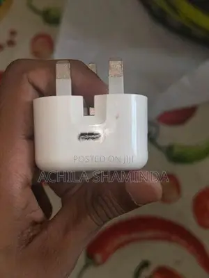 Apple 20W USB-C power adapter(UK 3-pin