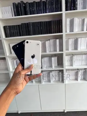 Apple iPhone SE 3 (Used)
