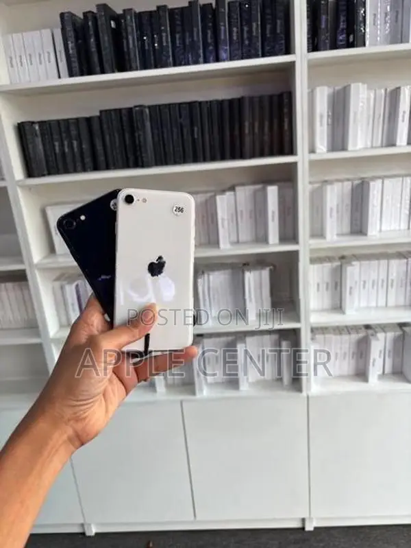 Apple iPhone SE 3 (Used)