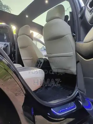 Honda Vezel Z Play Moonroof 2023 SUV (Used)