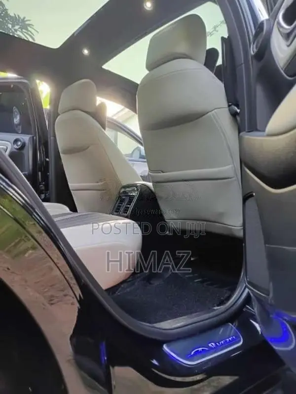 Honda Vezel Z Play Moonroof 2023 SUV (Used)