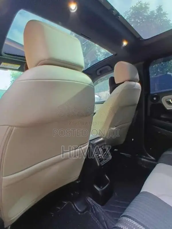 Honda Vezel Z Play Moonroof 2023 SUV (Used)