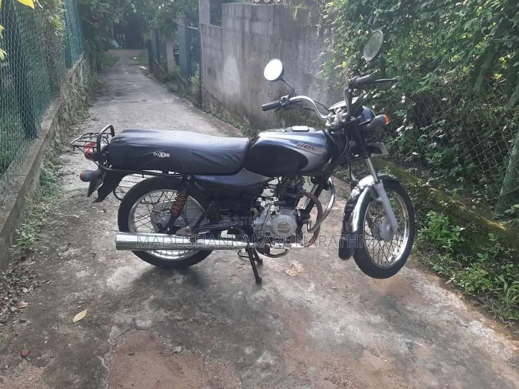 Bajaj Boxer 2010 Motorbike (Used)