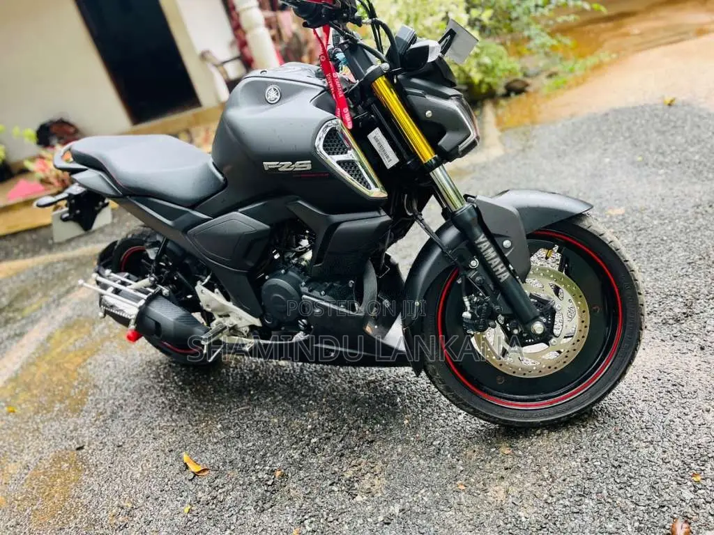 Yamaha FZv4 2025 Motorbike (Used)