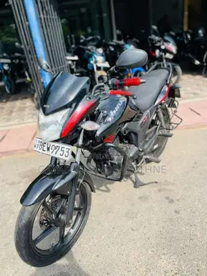 Hero Hunk 2016 Motorbike (Used)